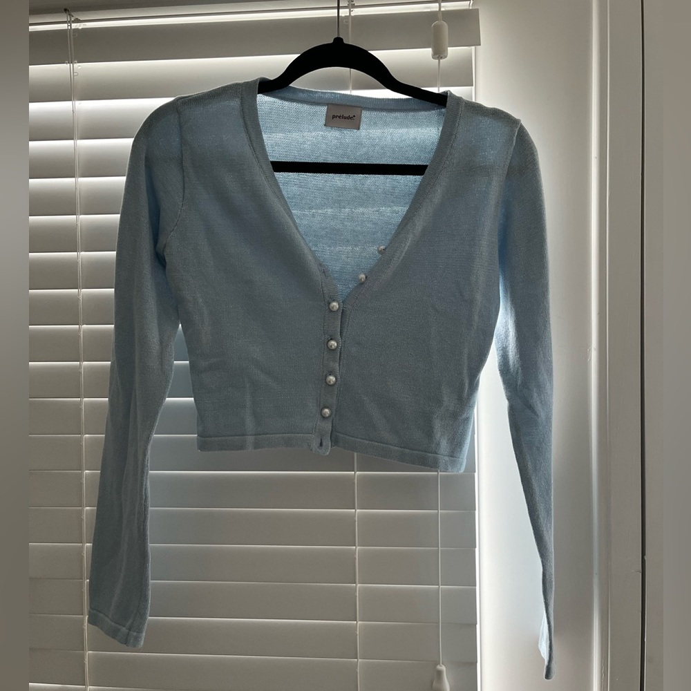 Cropped sweater with pearl buttons